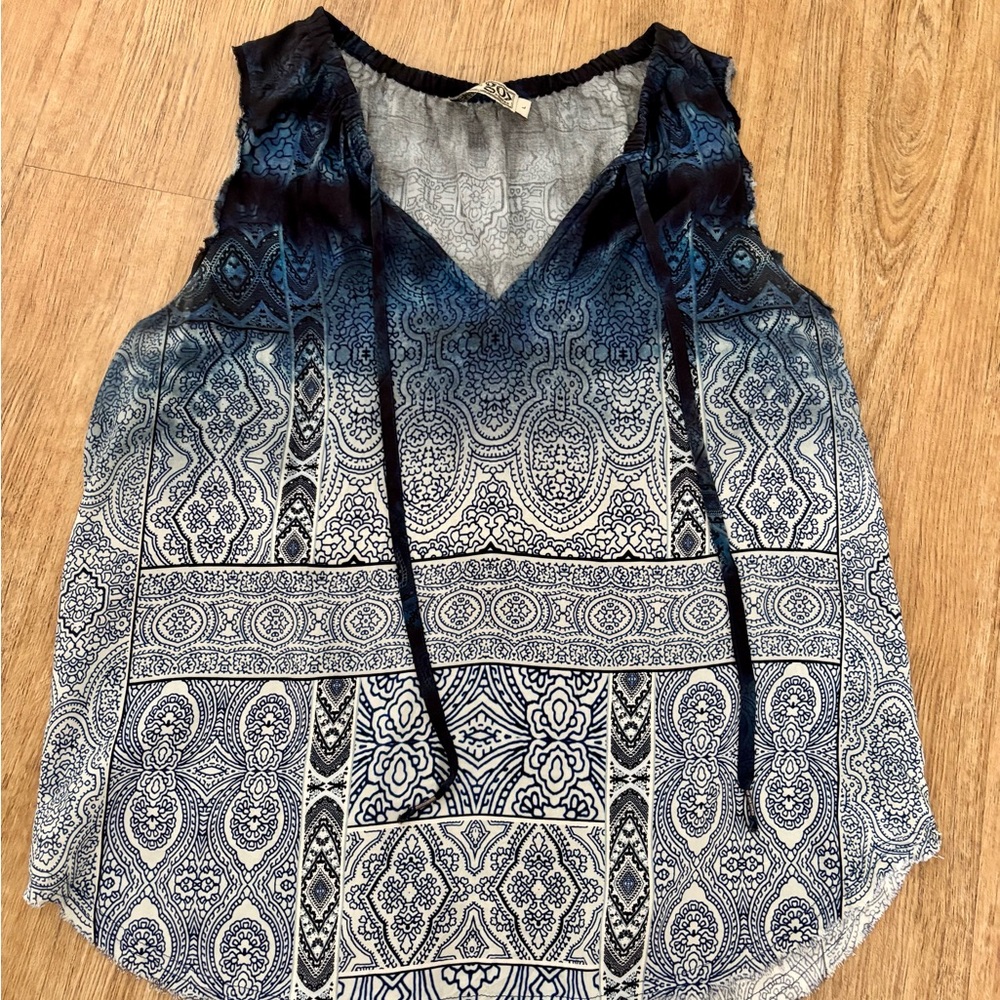 Elegant Blue and White Patterned Women's Blouse